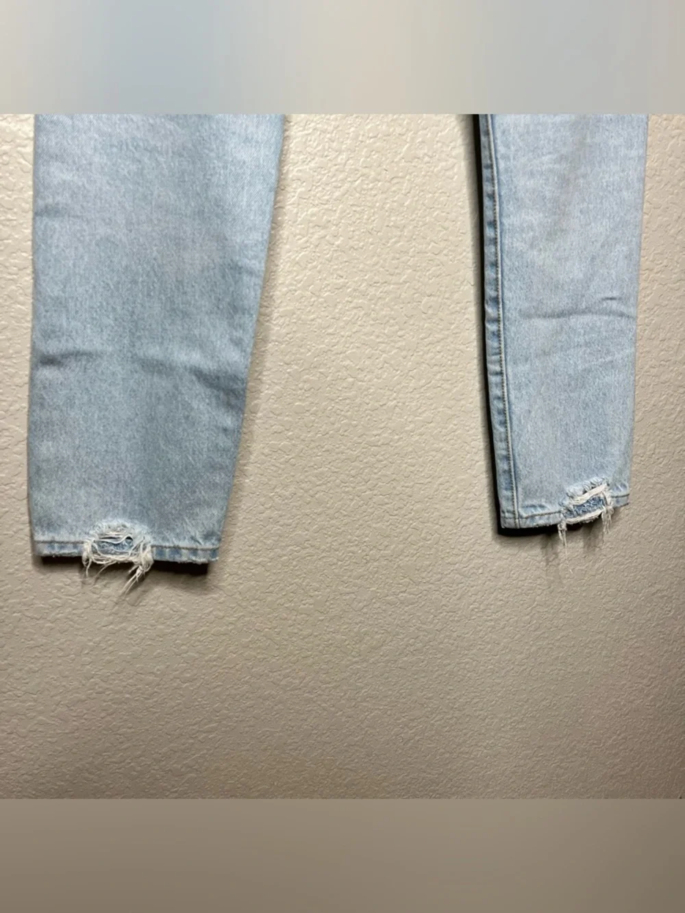 NEW‎ Levi’s 501 Original Fit Light Wash Jeans 29x28 Distressed Straight Leg NWT